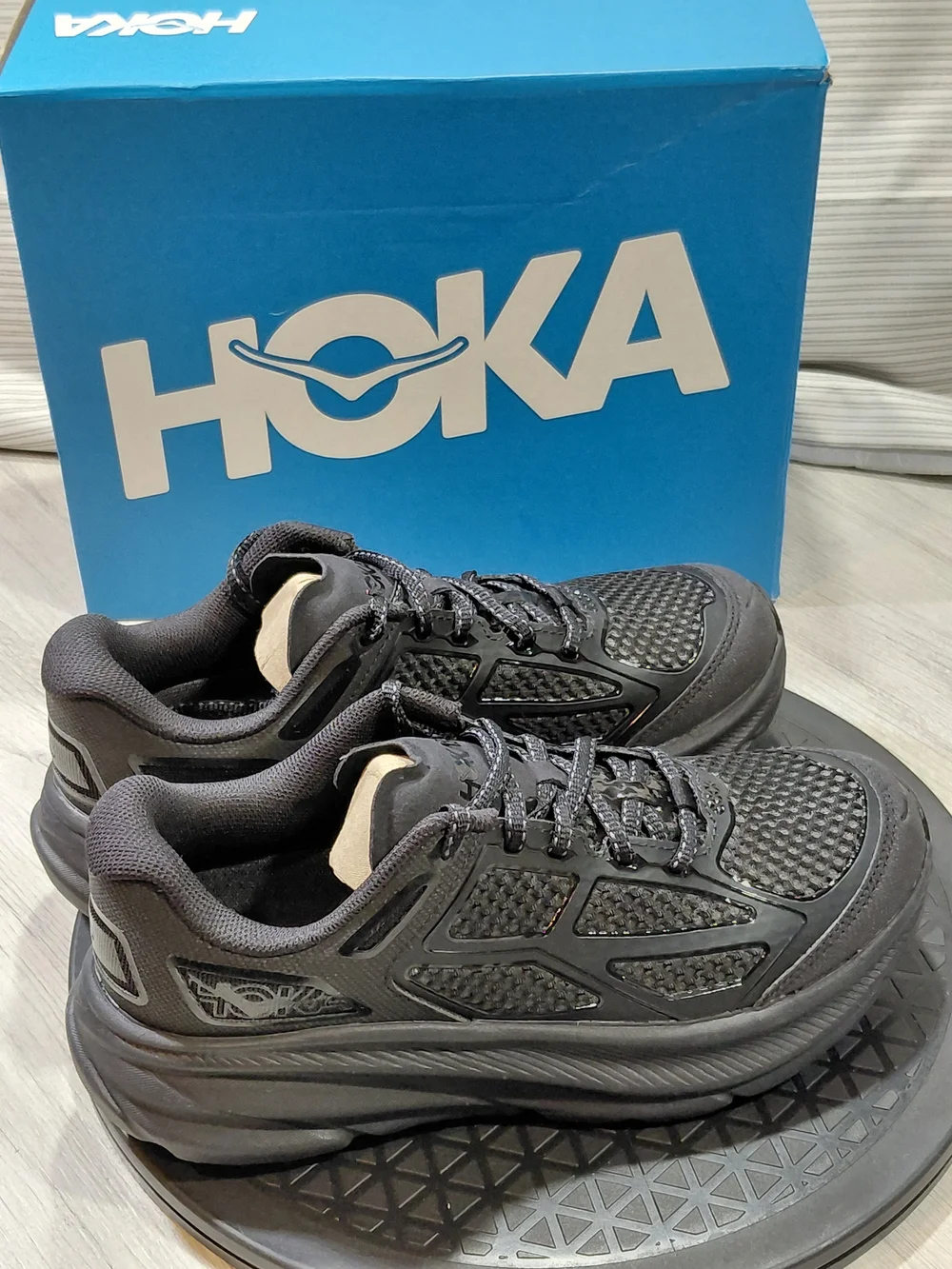 NEW HOKA Womens Clifton One 9 Carbon Triple Black Running Shoes SIZE WOMENS 6.5